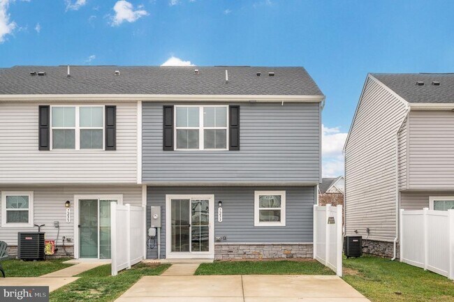 Building Photo - 7233 Statesman Blvd