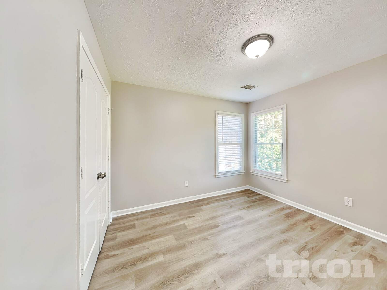 Building Photo - 160 Wisteria Way