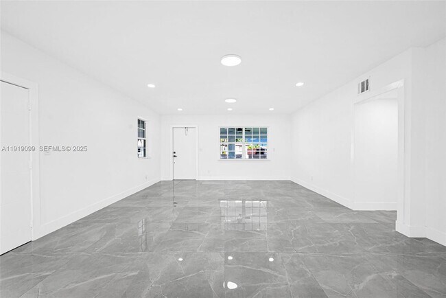 Building Photo - 4040 SW 108th Ave