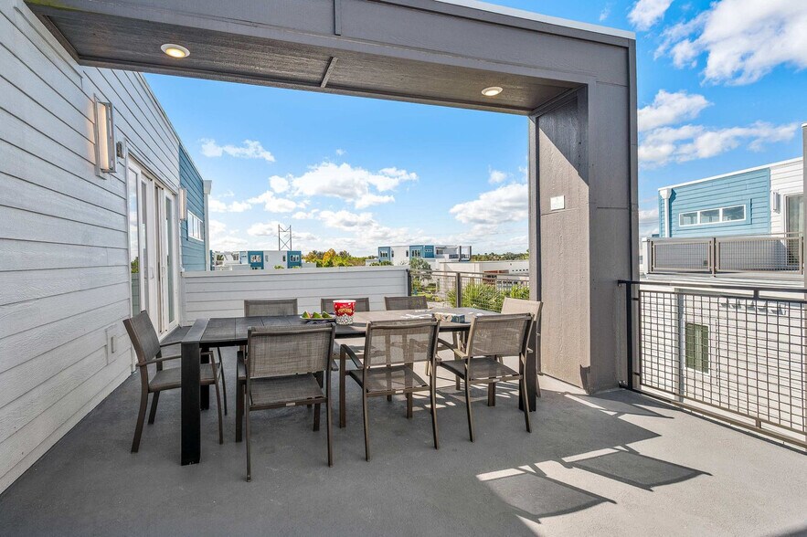 Building Photo - 7740 Sandy Ridge Dr