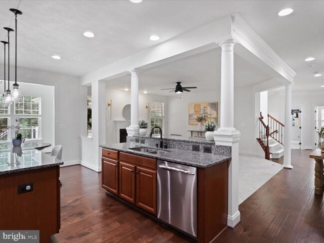 Building Photo - 41595 Revival Dr