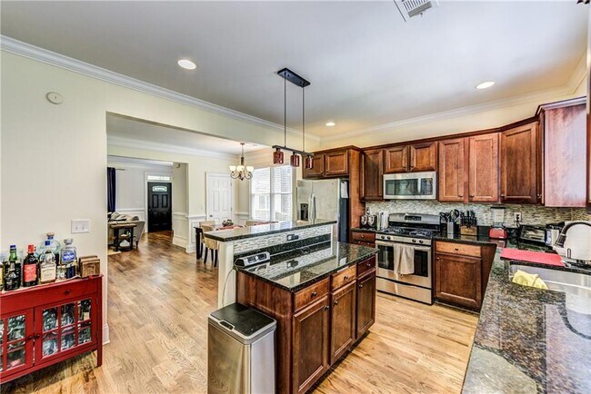 Building Photo - 1829 Sylvan Ridge Dr SW