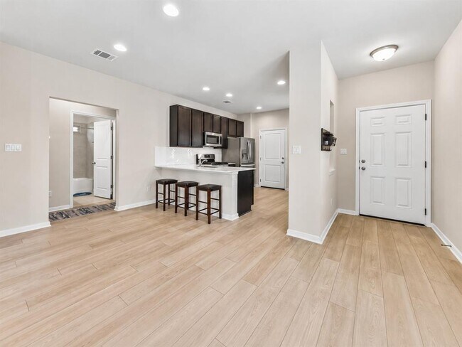 Building Photo - 6403 Principale Dr