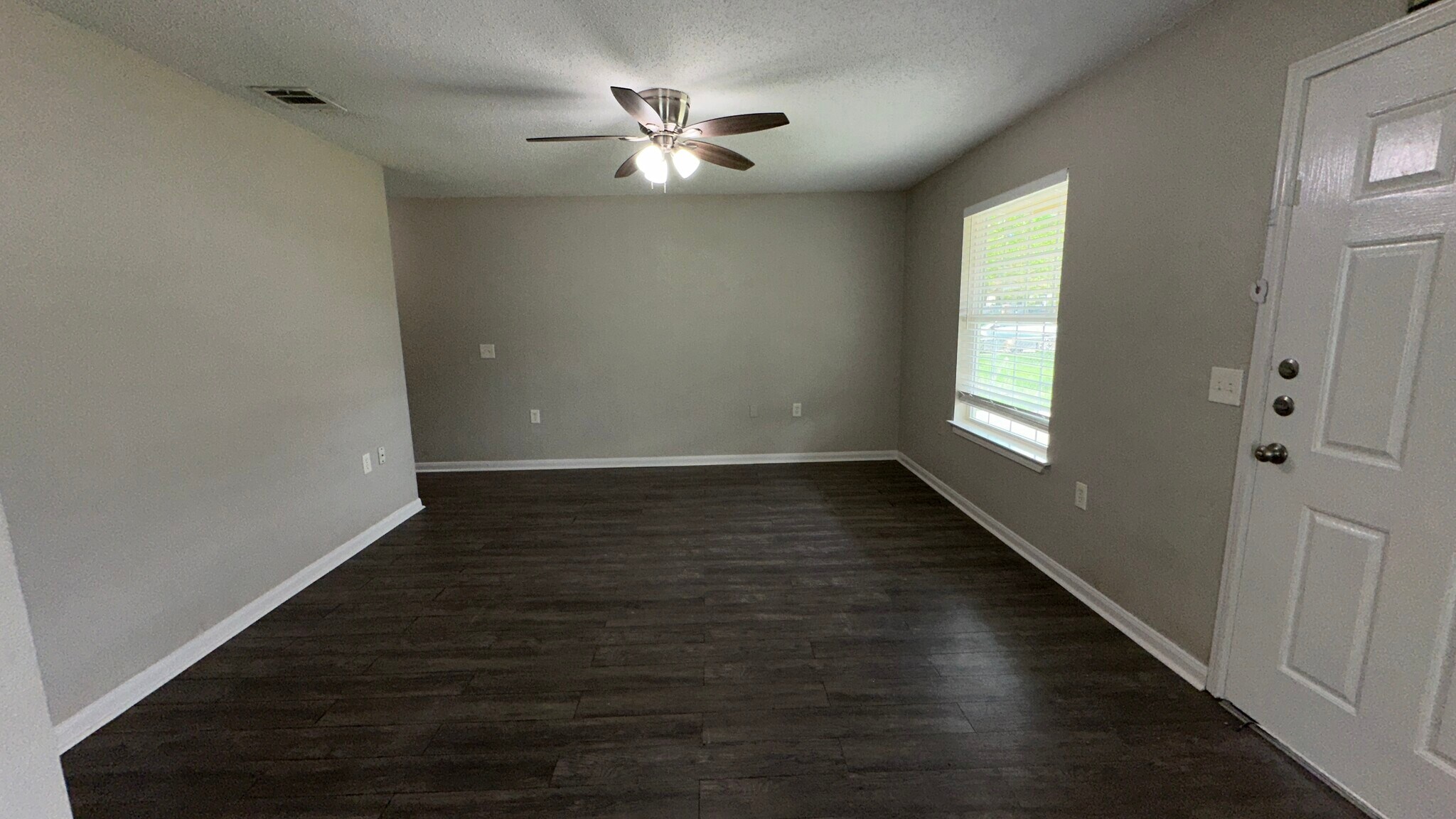 Building Photo - 7929 Hull Ave