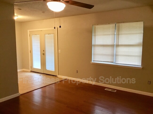 Building Photo - 9725 NE 2nd St