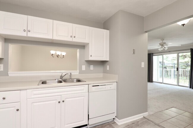Building Photo - 2204 Lesner Crescent