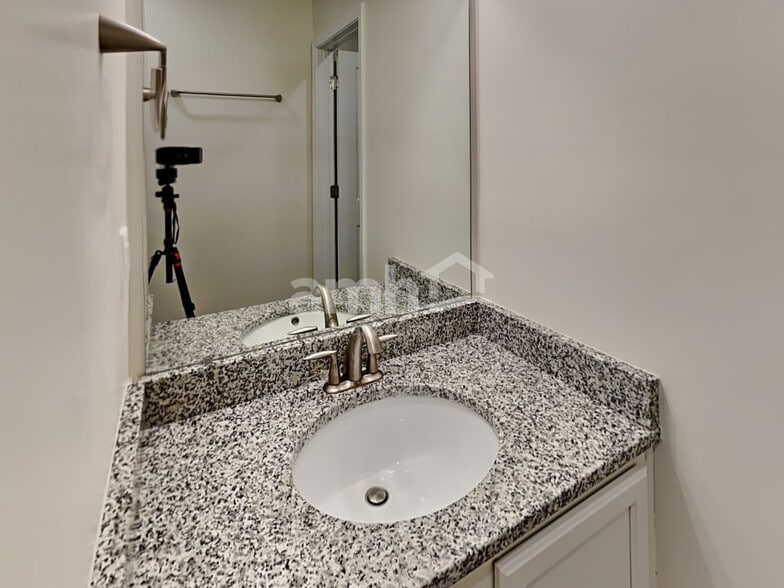 Building Photo - 3338 Okelly Dr