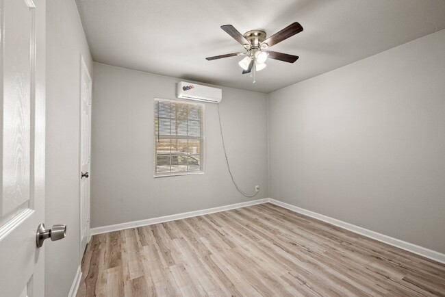 Building Photo - "Spacious 3-Bedroom Home in Fort Worth wit...