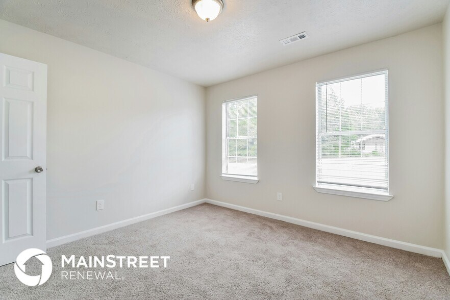 Building Photo - 7 Roundtree Xing