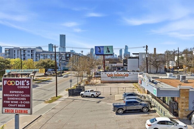 Building Photo - 2220 Webberville Rd