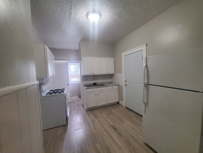 Building Photo - 3586 W 69th St
