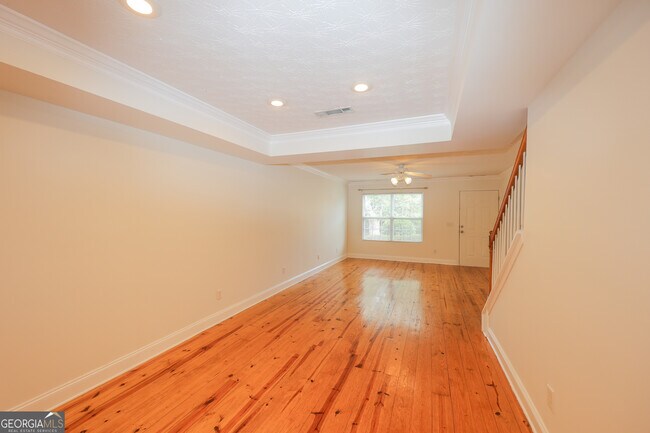 Building Photo - 37 Intown Pl