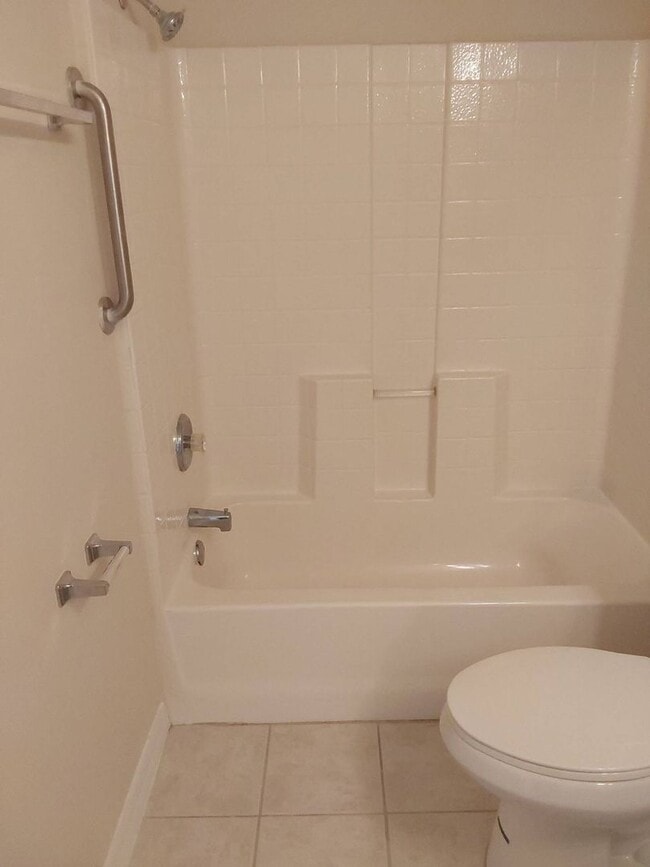 Building Photo - Beautiful 4-Bedroom, 2-Bath Home with 2-Ca...