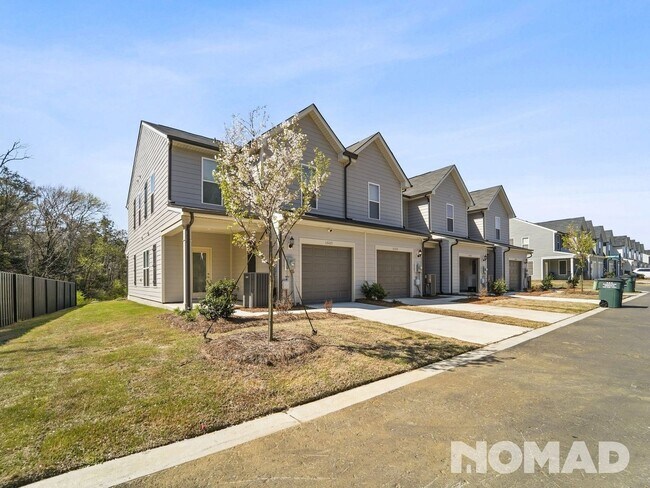 Building Photo - Spring deal : 500$ rewards for a 15 month rental lease - Elegant  3br/2.5 bath Townhome available...