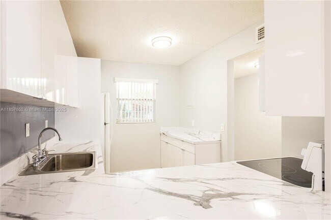 Building Photo - 4600 SW 67th Ave