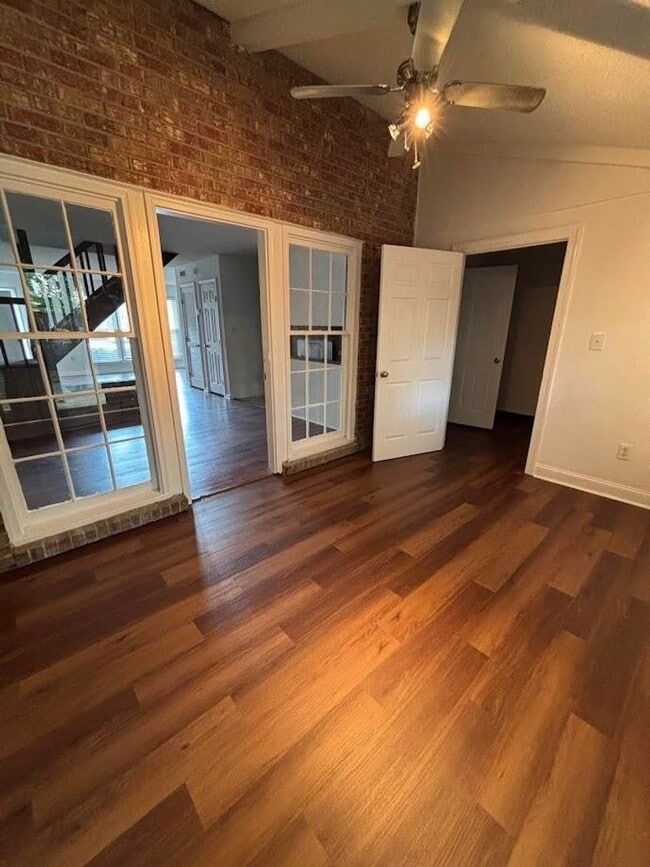 Building Photo - 3 Bedroom Townhouse available in Ashley Vi...