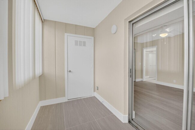 Building Photo - 538 Normandy Ln