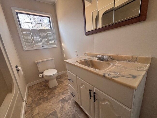 Building Photo - 3 Bedrooms- 1 Bathroom- House in Coosa!