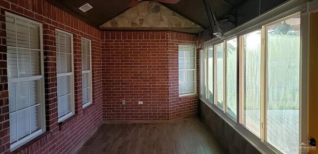Building Photo - 24 Lark Ave