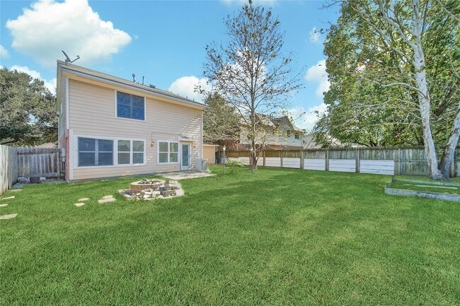 Building Photo - 5303 Bay Pines Dr