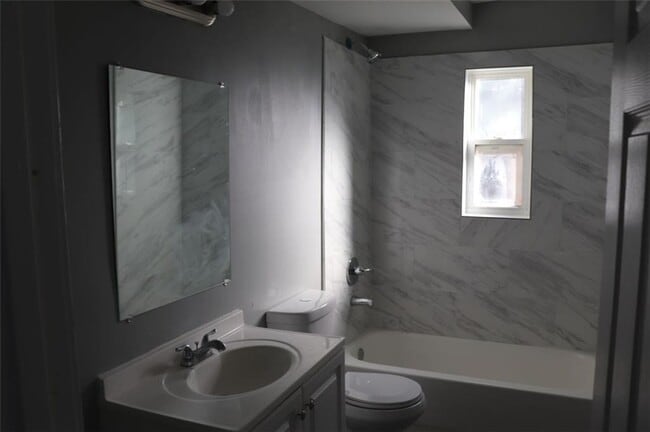 Building Photo - 740 Cooper St SW