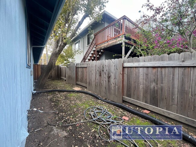 Building Photo - 136 Market St