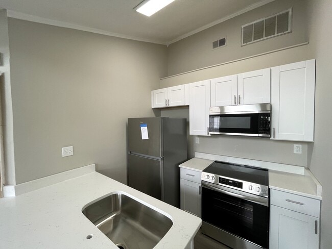 Building Photo - 188 Waters Edge Ln