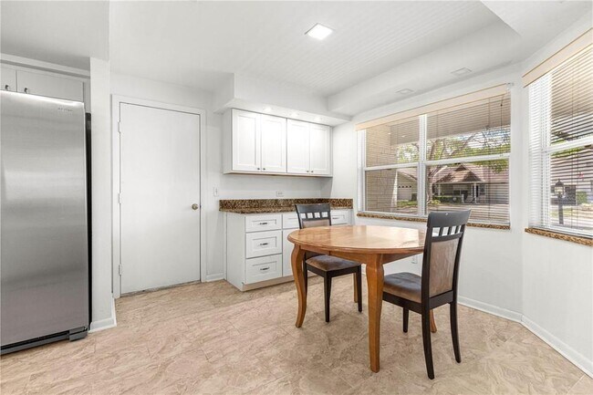 Building Photo - 9662 SW 95th Ct