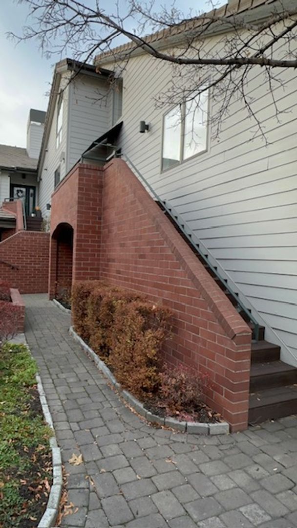 Building Photo - Riverfront Gated 2 Bedroom Luxury Condo!!