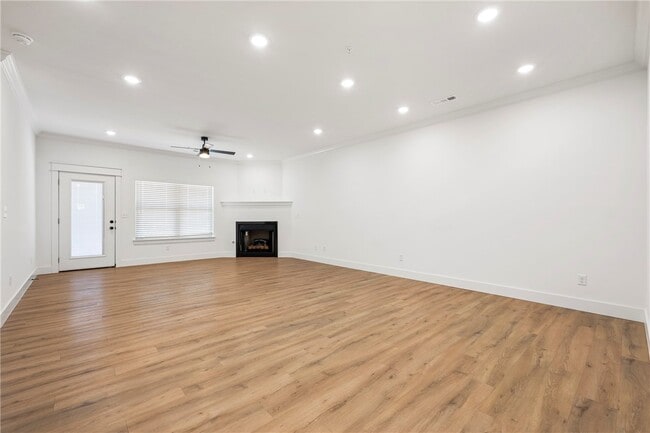 Building Photo - 1610 S 17th Pl