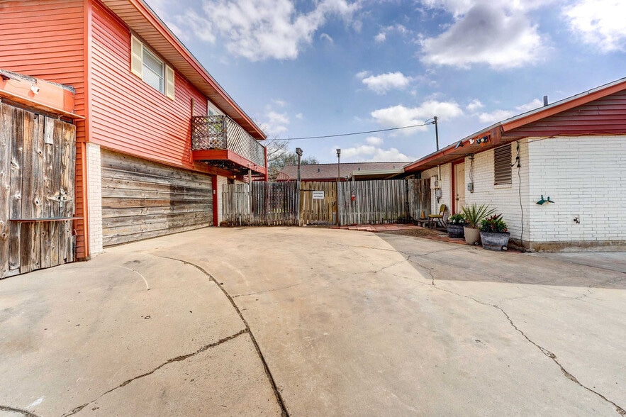 Building Photo - 3602 Waterloo Dr