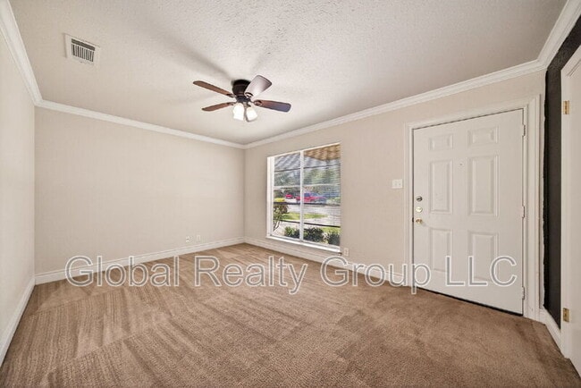 Building Photo - 517 Oak Dr