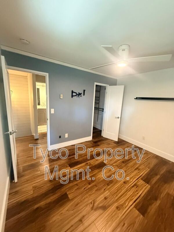 Building Photo - 5337 Caminito Mindy