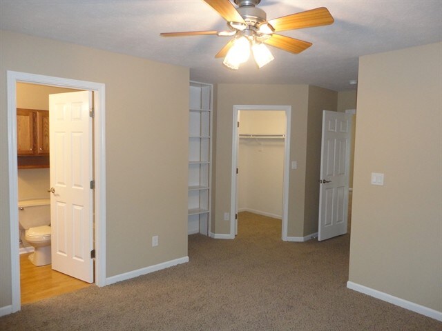 Building Photo - 8956 Mallard Green Dr
