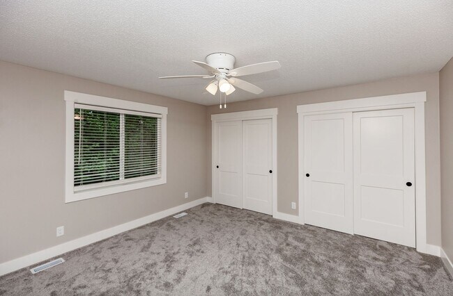 Building Photo - THOUGHTFULLY UPDATED!! 4 Bedroom, 3 Bathroom Home in Urbandale!