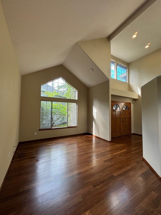 Building Photo - Cozy 3 bed 2.5 bath home in Klahanie Issaquah