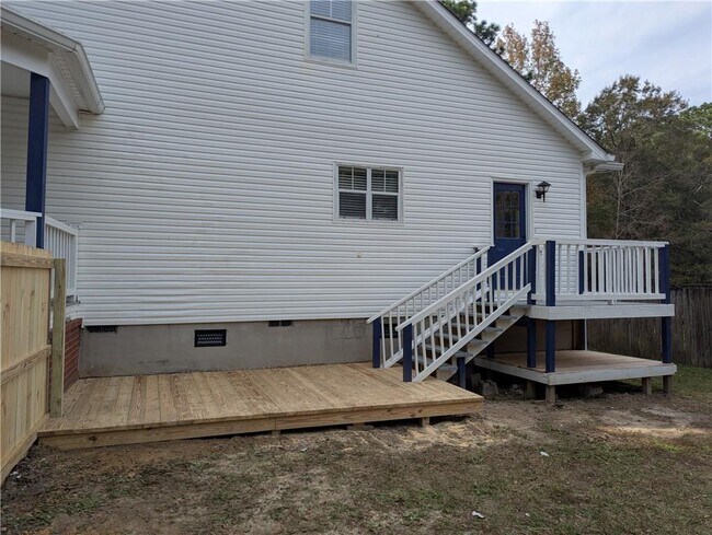 Building Photo - 708 Monarch Dr W