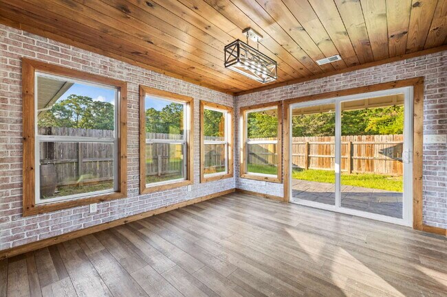 Building Photo - Stylish 3 Bed, 2 Bath Renovated Duplex in the Heart of Rincon!