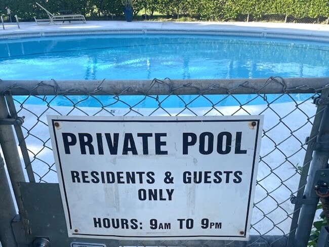 Building Photo - 2 Bed/ 2 Bath/ 2 Parking unit In Honolulu