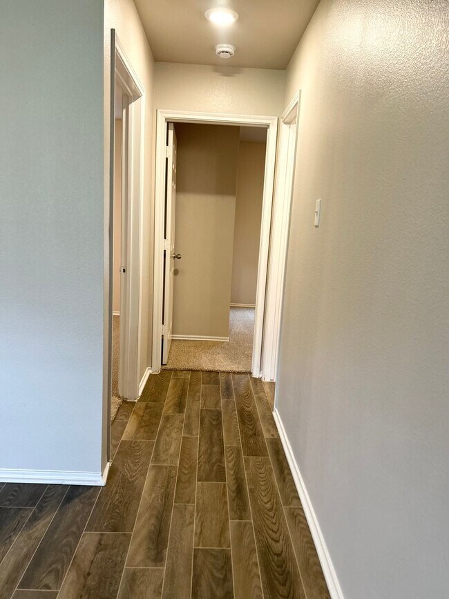 Building Photo - Beautiful Home in Great Neighborhood