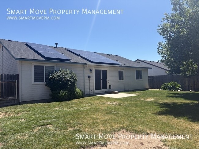 Building Photo - 1067 N Crestley Ave
