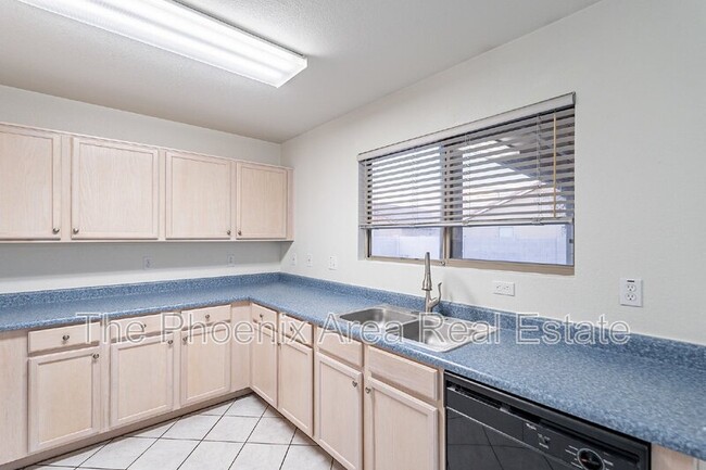 Building Photo - 663 S Colonial Ct