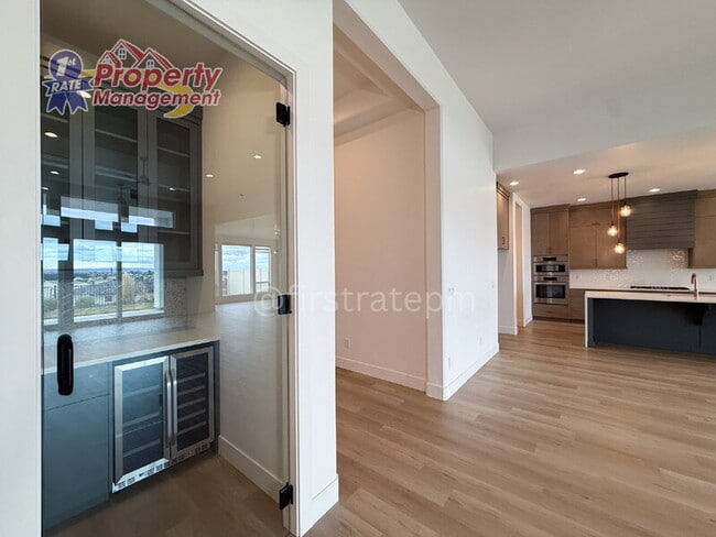 Building Photo - 3024 E Parulo Dr