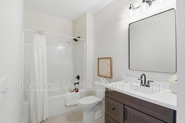 Building Photo - 829 Bushwood Way