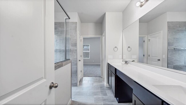 Building Photo - 1941 Colonial Ave