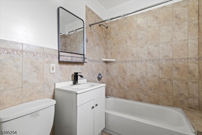 Building Photo - 132 E Main St