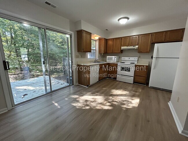 Building Photo - 16134 Clarence Ct