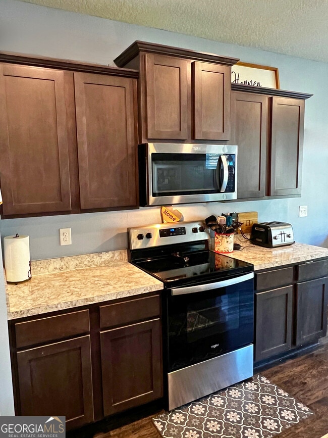 Building Photo - 307 Cedar Breeze Dr