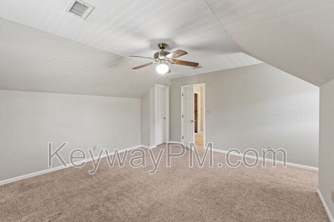 Building Photo - 255 Silver Maple Rd