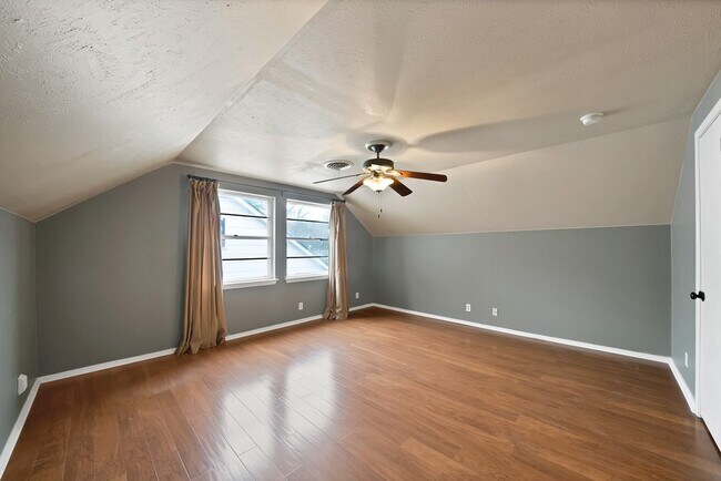 Building Photo - 526 Waggoner Dr